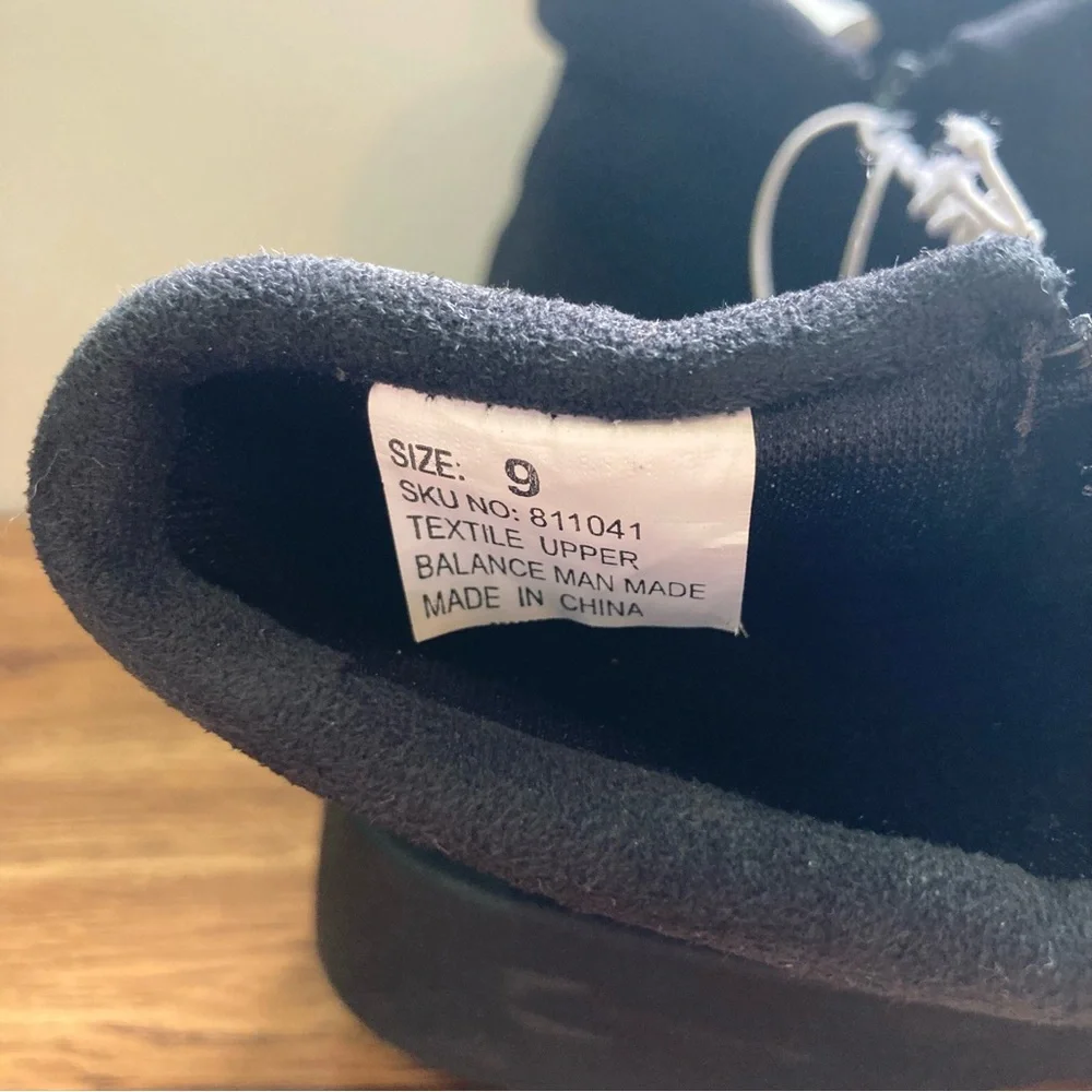 5/$15 NWOT Black Faux Suede Boots 9